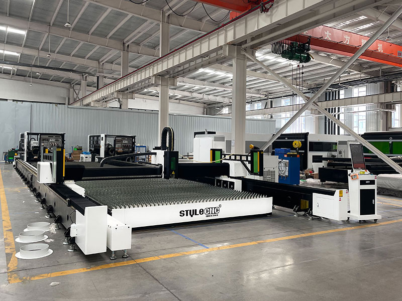 超大型光纖激光鈑金切割工作臺(tái) 30000W 超大型光纖激光鈑金切割工作臺(tái) 30000W